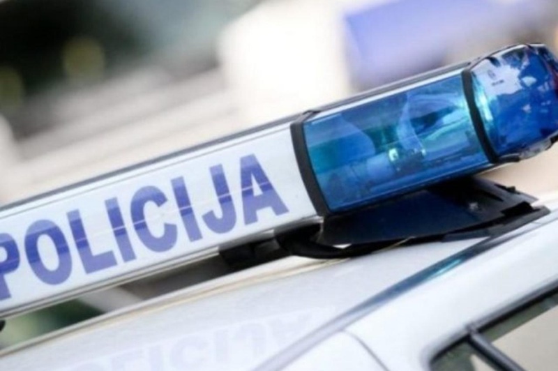 Sudar auta i motocikla na magistrali kod skretanja za Žrnovnicu: Jedna osoba ozlijeđena
