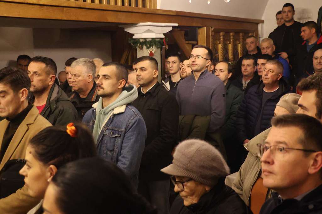 Vladika Dimitrije predvodio liturgiju u hramu Rođenja Presvete Bogorodice u Mostaru