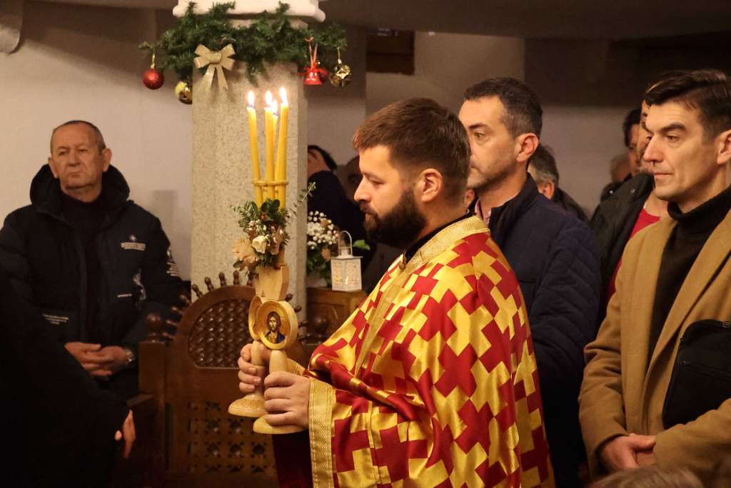 Vladika Dimitrije predvodio liturgiju u hramu Rođenja Presvete Bogorodice u Mostaru
