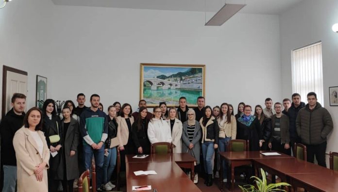 1709050958 Grad Konjic Potpisao Ugovore O Stipendiranju Sa 150 Srednjoskolaca I