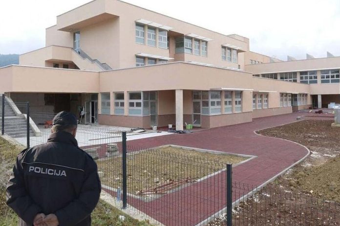 Djecak Se Sam Povrijedio Skalpelom Ovo Su Izjavili Iz Policije