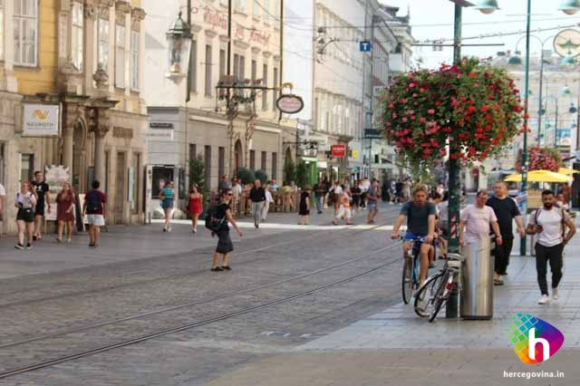 Dvije Djevojke U Linzu Napale Drzavljanku Bih Jer Je Pokusala