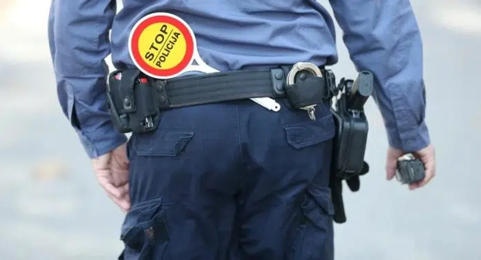 Policajci pucali na čovjeka pa lagali da ih je pokušao Policajci Pucali Na Covjeka Pa Lagali Da Ih Je Pokusao