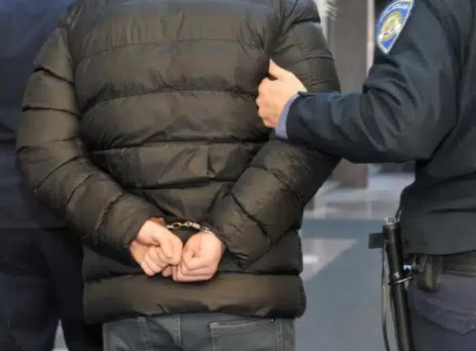 Tužilaštvo predložilo pritvor za dvojac koji je napao policajce u Tuzilastvo Predlozilo Pritvor Za Dvojac Koji Je Napao Policajce U
