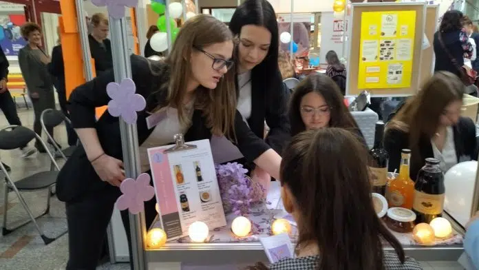 VIDEO / Srednja ekonomska škola Livno sudionik sajma vježbeničkih tvrtki 1710537609 Video Srednja Ekonomska Skola Livno Sudionik Sajma Vjezbenickih Tvrtki