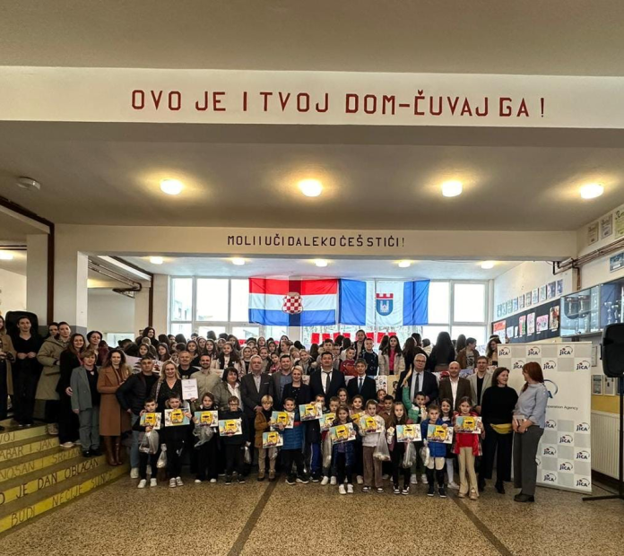 Ucenici Iz Cijele Bih Na Izlozbi ‘Sto Znamo O