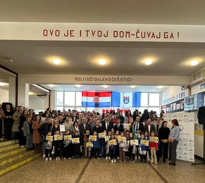 Ucenici Iz Cijele Bih Na Izlozbi ‘Sto Znamo O