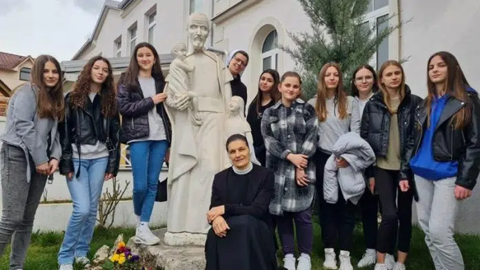 Milosrdnice organizirale duhovnu obnovu za djevojke iz Livna Milosrdnice Organizirale Duhovnu Obnovu Za Djevojke Iz Livna