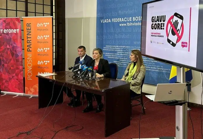 Stop korištenju mobitela u prometu! Stop Koristenju Mobitela U Prometu