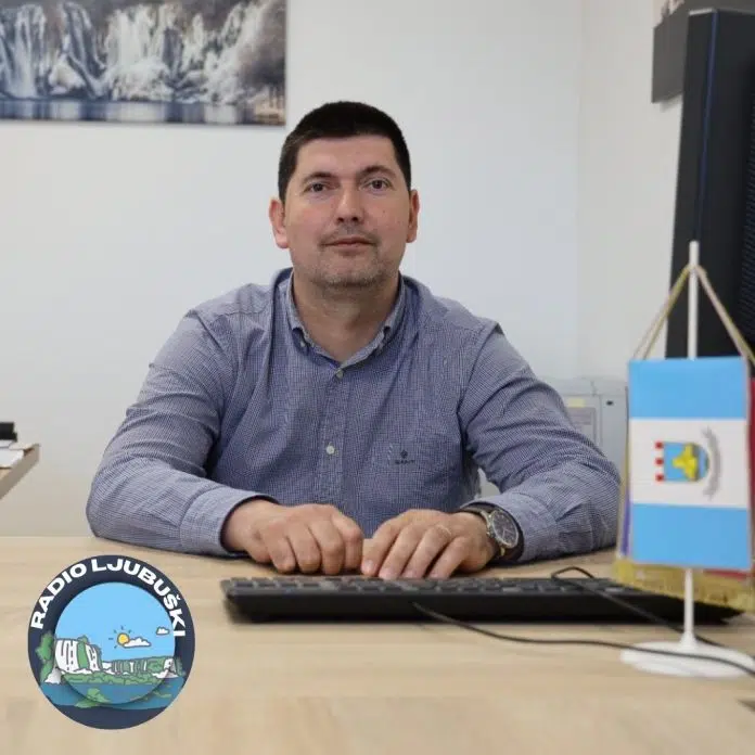 Gradske teme:Nikica Vučić ravnatelj JP Parkovi 1712300075 Gradske Temenikica Vucic Ravnatelj Jp Parkovi