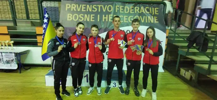 Tri zlata za “poskoke”: Dominik Jukić najbolji junior u Federaciji 1713783553 Tri Zlata Za Poskoke Dominik Jukic Najbolji Junior U Federaciji
