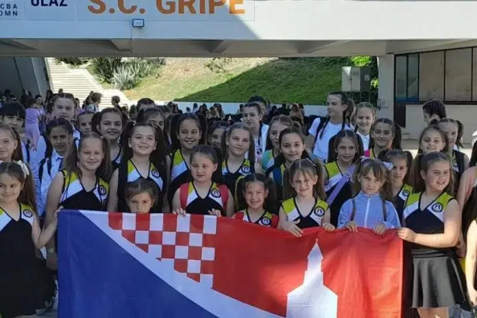 Posuškim cheerleadersicama zlato i srebro na plesnom natjecanju u Splitu 1714420445 Posuskim Cheerleadersicama Zlato I Srebro Na Plesnom Natjecanju U Splitu