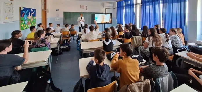 FOTO | U Osnovnoj školi Kardinala Stepinca održano predavanje o U Osnovnoj Skoli Kardinala Stepinca Odrzano Predavanje O
