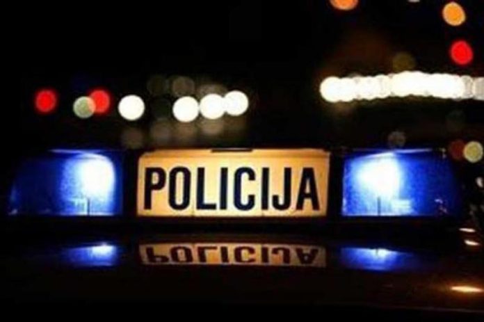 Misteriozni Golf Sa Zatamnjenim Staklima Vozac Presrece Djecu I Nudi