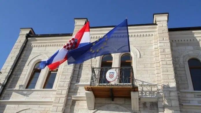 Obavijest iz konzulata Republike Hrvatske u Livnu Obavijest Iz Konzulata Republike Hrvatske U Livnu