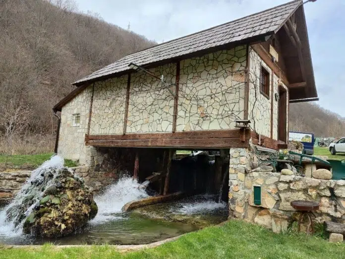 Obitelj Jurić u Ljubuncima u općini Prozor-Rama oživjela nekadašnju tradiciju Obitelj Juric U Ljubuncima U Opcini Prozor Rama Ozivjela Nekadasnju Tradiciju