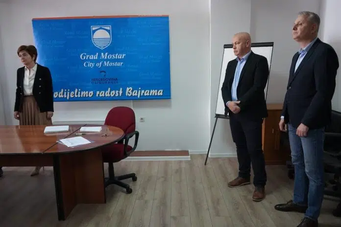 U-povodu-Ramazanskog-bajrama-predsjednik-Gradskog-vijeca-Salem-Maric-urucio.jpg U Povodu Ramazanskog Bajrama Predsjednik Gradskog Vijeca Salem Maric Urucio