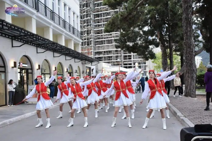 Video Najava Svecani Defile Neumskih Mazoretkinja