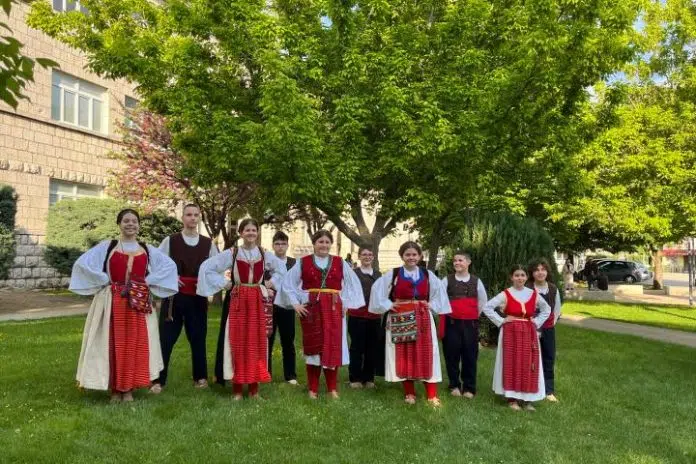 U prepunoj kinodvorani održana dječja smotra folklora “Na Petrovu ognjištu” 1714906197 U Prepunoj Kinodvorani Odrzana Djecja Smotra Folklora Na Petrovu Ognjistu