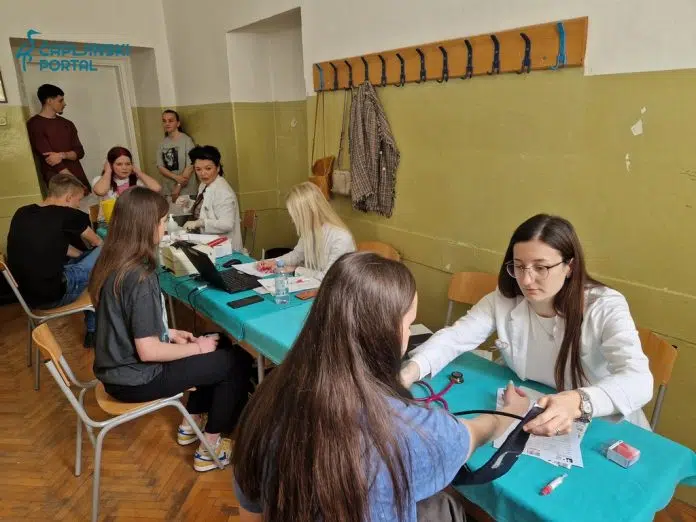 FOTO | U trećoj akciji darivanja krvi prikupljene 32 doze 1714989757 864 Foto Dobar Odaziv Ucenika I Profesora Na Akciju Dragovoljnog