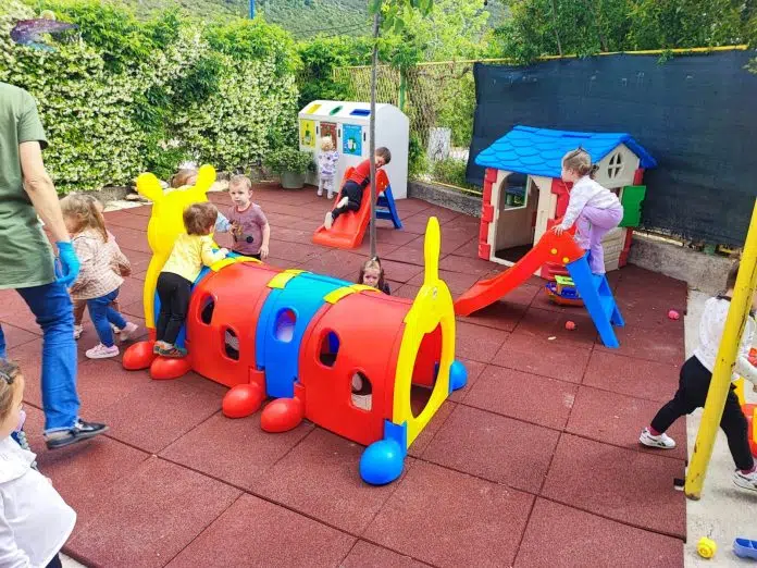 FOTO: Obnovljena dječja igrališta i donirana sportska oprema za škole 1715069263 Foto Obnovljena Djecja Igralista I Donirana Sportska Oprema Za Skole