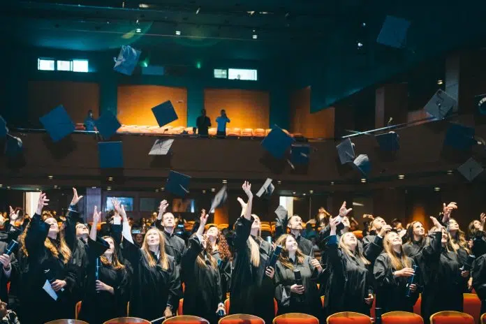 Svečano promovirana 84 diplomanda Filozofskog fakulteta SUM-a 1715362599 Svecano Promovirana 84 Diplomanda Filozofskog Fakulteta Sum A
