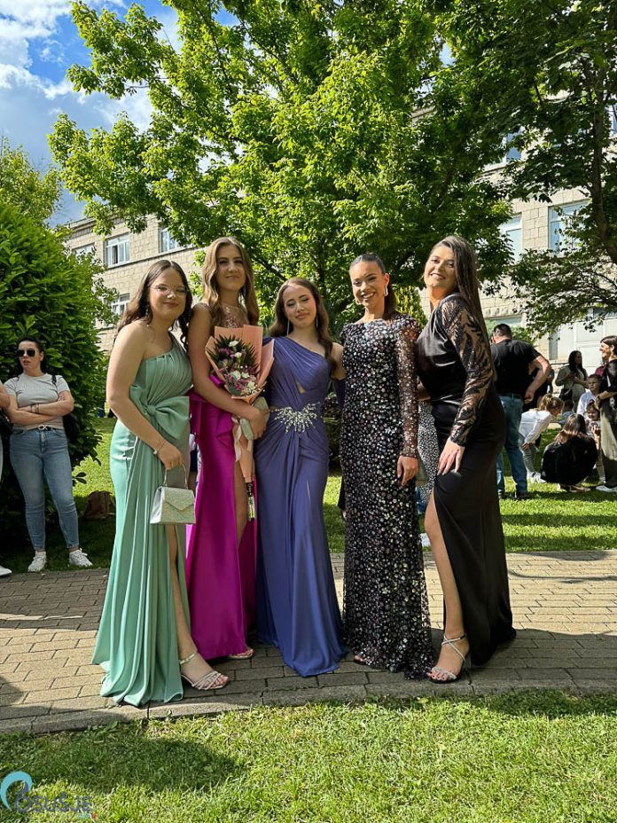 1716394180 Foto Maturantice I Maturanti Zablistali U Prekrasnim Izdanjima