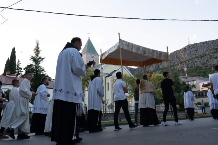 1716902150 Procesija Od Crkve Sv Ante Do Crkve Sv Kate U