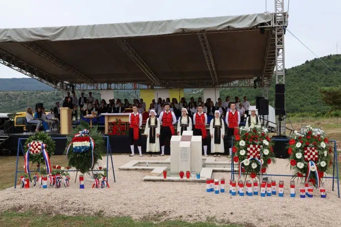 FOTO | Komemoracija i misa na Radimlji: Prikazana maketa mauzoleja Komemoracija I Misa Na Radimlji Prikazana Maketa Mauzoleja
