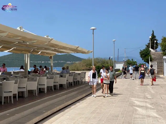 FOTO | Turisti iskoristili toplo vrijeme za kupanje i uživanje Turisti Iskoristili Toplo Vrijeme Za Kupanje I Uzivanje