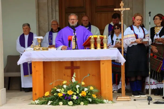 Na svetu misu na “Groblje mira” hodočastili i Duvnjaci Na Svetu Misu Na Groblje Mira Hodocastili I Duvnjaci