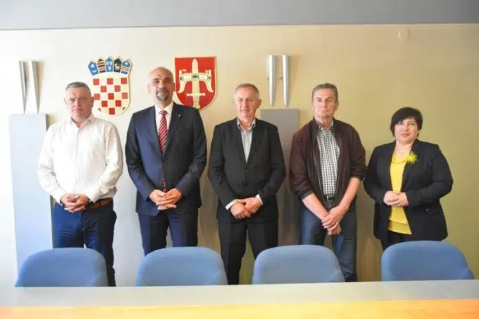 Premijer Hercegbosanske županije Ivan Vukadin posjetio Šibensko-kninsku županiju u službenoj Premijer Hercegbosanske Zupanije Ivan Vukadin Posjetio Sibensko Kninsku Zupaniju U Sluzbenoj