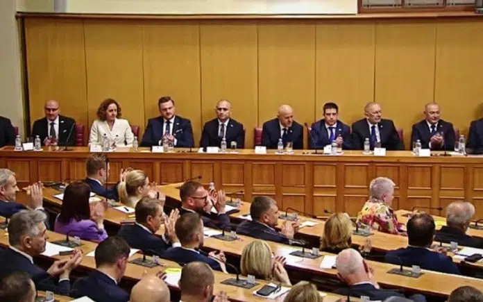 Sabor Izglasao Povjerenje Vladi Prisegnuli Plenkovic I Ministri