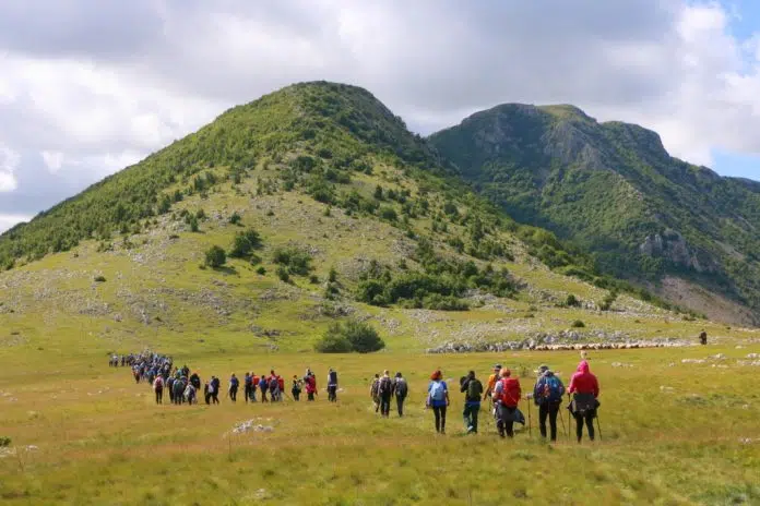 Stazom hrvatskih kraljeva hodali planinari iz Hrvatske i BiH 1717274866 Stazom Hrvatskih Kraljeva Hodali Planinari Iz Hrvatske I Bih