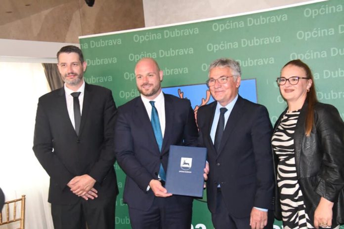 1718130320 Potpisana Povelja Prijateljstva Izmedu Opcine Grude I Opcine Dubrava