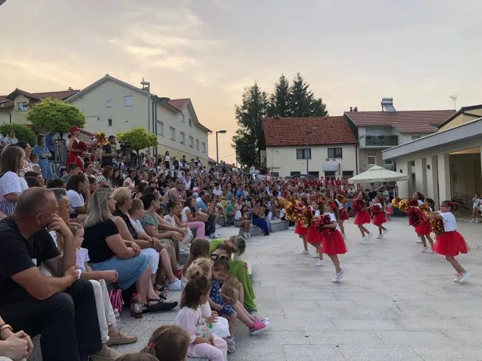 Koncertima i plesom obilježen Dan glazbe u Tomislavgradu (foto/video) 1718914511 Koncertima I Plesom Obiljezen Dan Glazbe U Tomislavgradu Fotovideo