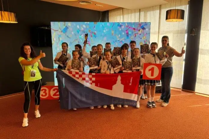 Prvo mjesto na međunarodnom natjecanju u Vitezu osvojile su cheerleadersice 1719141388 Prvo Mjesto Na Medunarodnom Natjecanju U Vitezu Osvojile Su Cheerleadersice