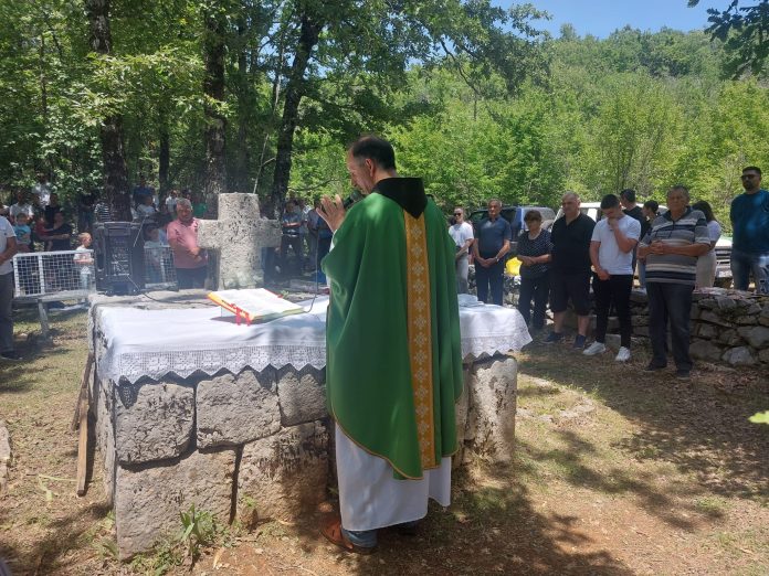 1719222788 Proslavljena Misa Na Grobu Biskupa Kod Posuskog Graca