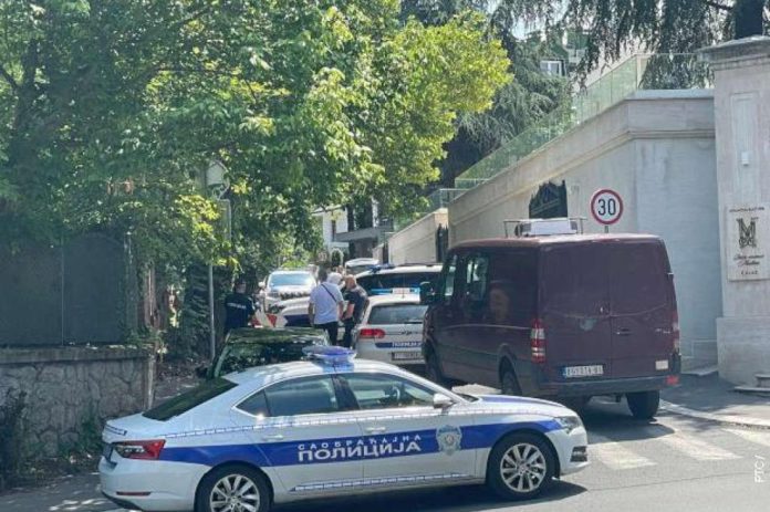 1719689106 Uzas U Beogradu Pripadnik Zandarmerije Pogodio Samostrelom Ispred Izraelskog Veleposlanstva