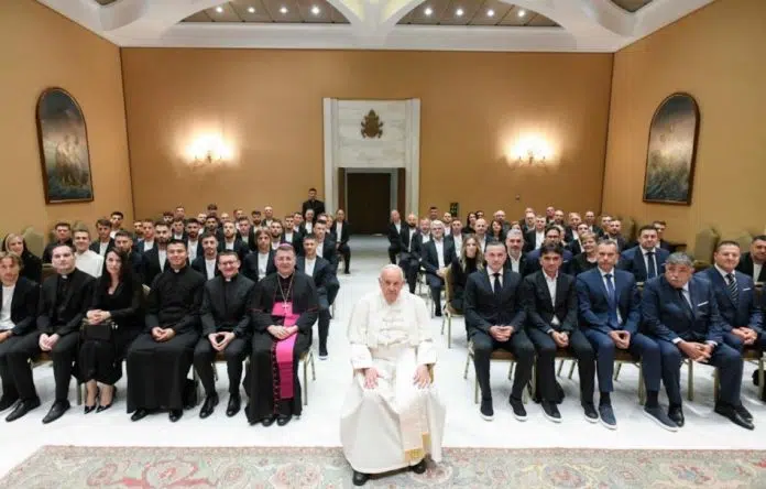Hrvatska reprezentacija na posjeti Papi u Vatikanu Hrvatska Reprezentacija Na Posjeti Papi U Vatikanu