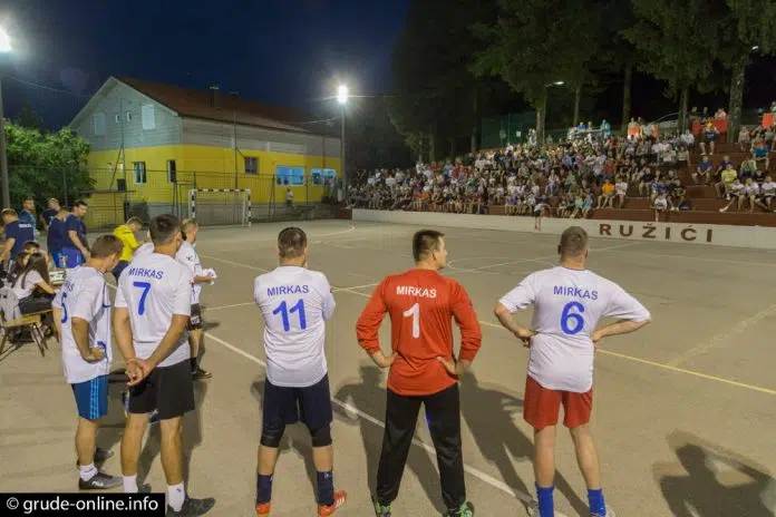 Ivandanjski turnir Ružići: Revijalna utakmica u čast Mirkasa i Rudića Ivandanjski Turnir Ruzici Revijalna Utakmica U Cast Mirkasa I Rudica