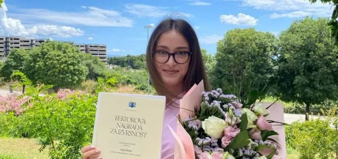 Josipa Sarac Iz Mandina Sela Studentica Fakulteta Gradevinarstva Arhitekture I