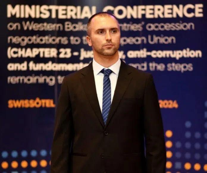 Ministar pravosuđa i uprave Hercegbosanske županije Aleksandar Rodić na konferenciji Ministar Pravosuda I Uprave Hercegbosanske Zupanije Aleksandar Rodic Na Konferenciji