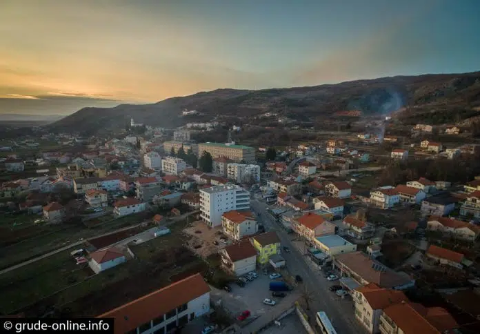 Na Prodaju Montazna Zgrada U Grudama