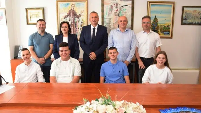 Opcina Citluk Nagradila Ucenike Generacije