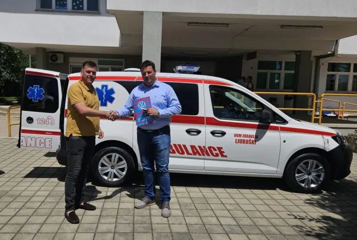 Primopredaja novog sanitetskog vozila upriličena u Domu zdravlja Ljubuški Primopredaja Novog Sanitetskog Vozila Uprilicena U Domu Zdravlja Ljubuski