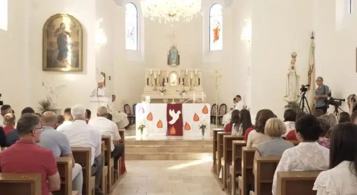 VIDEO | Biskup Petar Palić krstio 20 mladih u Hrasnu 1720362214 Video Biskup Petar Palic Krstio 20 Mladih U Hrasnu