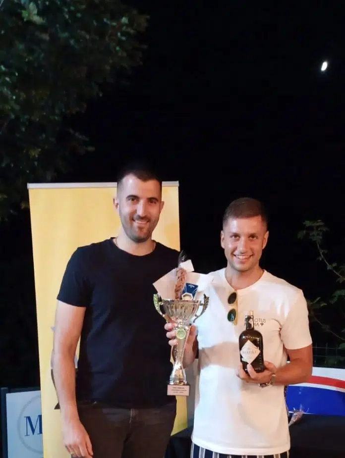 Dominik Mušura osvaja Pivski turnir na golf terenu u Posušju. 1720959736 Dominik Musura Osvaja Pivski Turnir Na Golf Terenu U Posusju
