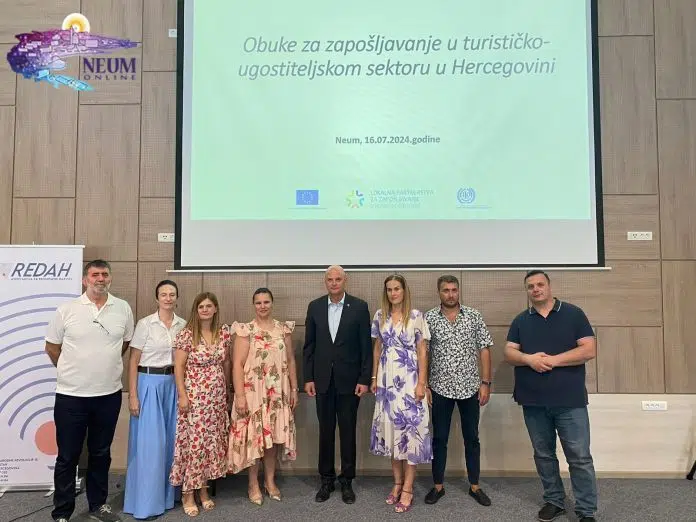 FOTO: Prezentacija projekta 1721150301 Foto Prezentacija Projekta Obuke Za Zaposlenje U Turisticko Ugostiteljskom Sektoru U