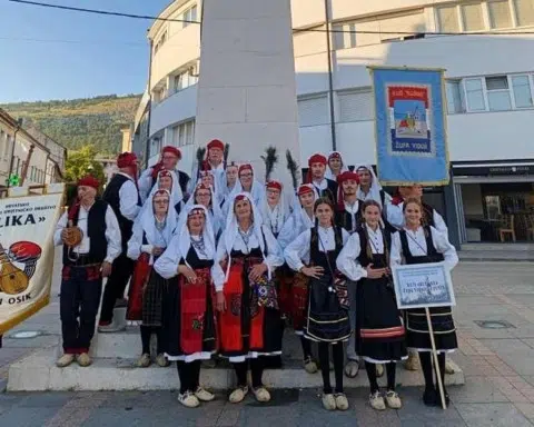 Održana Međunarodna smotra folklora 'Kad zapivam niz livanjsku stranu' 1722210045 Odrzana Medunarodna Smotra Folklora Kad Zapivam Niz Livanjsku Stranu